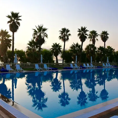 Village Baia Turchese 4* 비에스테
